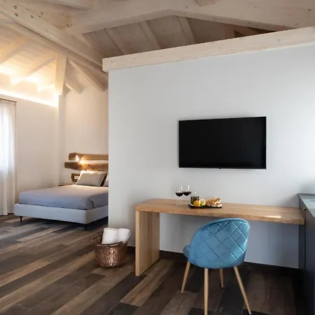 Il Medeghino Alojamento de Turismo Rural *