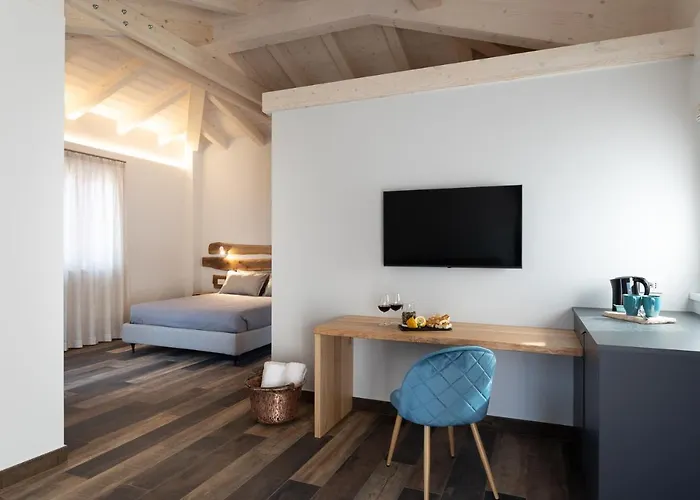 Il Medeghino Farm stay *