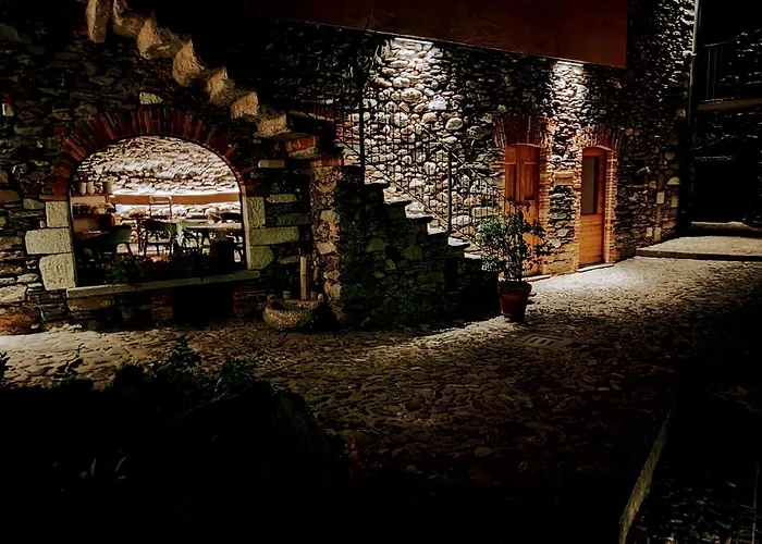 Il Medeghino Farm stay *