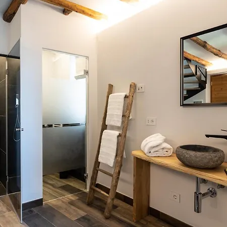 Il Medeghino مزرعة للإقامة