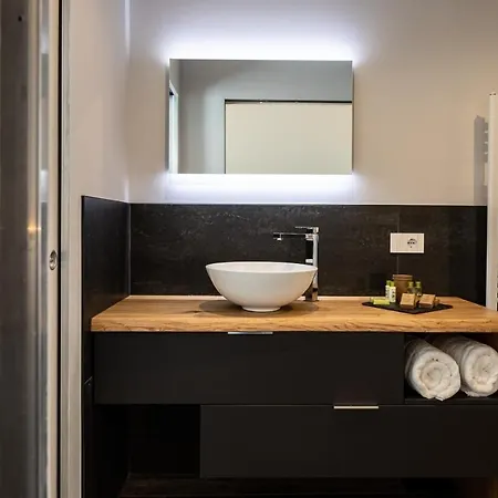 Il Medeghino مزرعة للإقامة